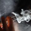 Ηλεκτρονικό τσιγάρο: Ατμίζουν με την επικίνδυνη “μέθοδο της σταγόνας” οι νέοι – Κίνδυνο καρκίνου έδειξε έρευνα
