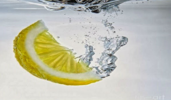 Νερό με λεμόνι: Ποιες είναι οι παρενέργειες