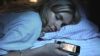 Η χρήση κινητού στο κρεβάτι μάς επηρεάζει με τρόπους που δεν φανταζόμαστε