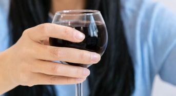 Καρκίνος δέρματος: Πόσο αυξάνεται ο κίνδυνος για κάθε αλκοολούχο ποτό που πίνετε