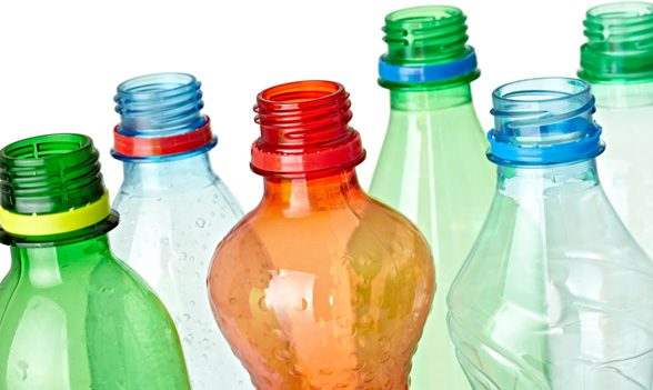 Γιατί απαγορεύεται να ξαναγεμίζουμε τα πλαστικά μπουκάλια με νερό