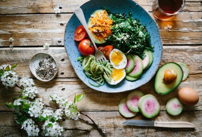 Υγεία εγκεφάλου: Οι 6 τροφές που επιβάλλεται να τρώτε όσο μεγαλώνετε