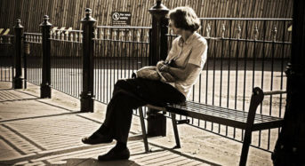 Η μοναξιά αυξάνει τον κίνδυνο άνοιας – Νέα έρευνα