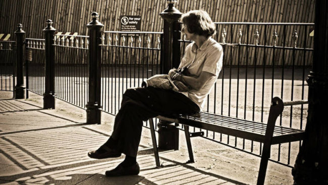 Η μοναξιά αυξάνει τον κίνδυνο άνοιας – Νέα έρευνα