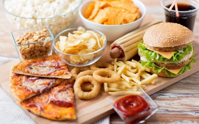 Καρκίνος και διατροφή: Οι 13 τροφές που πρέπει να αποφεύγετε