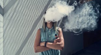 FDA: Το άτμισμα μπορεί να ευθύνεται για επιληπτικές κρίσεις στις νεαρές ηλικίες