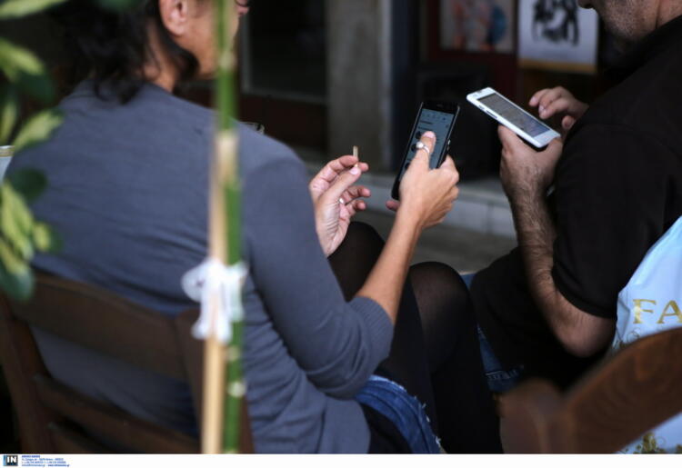 Κορωνοϊός: Με μια κίνηση στο κινητό θα μαθαίνουμε τα μέτρα στην περιοχή μας