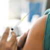 Ελληνίδα γιατρός που έκανε το εμβόλιο στις ΗΠΑ μιλάει για τις παρενέργειες
