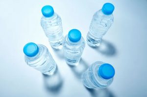 Γιατί δεν θα πρέπει να ξαναπιούμε ποτέ νερό από πλαστικό μπουκάλι
